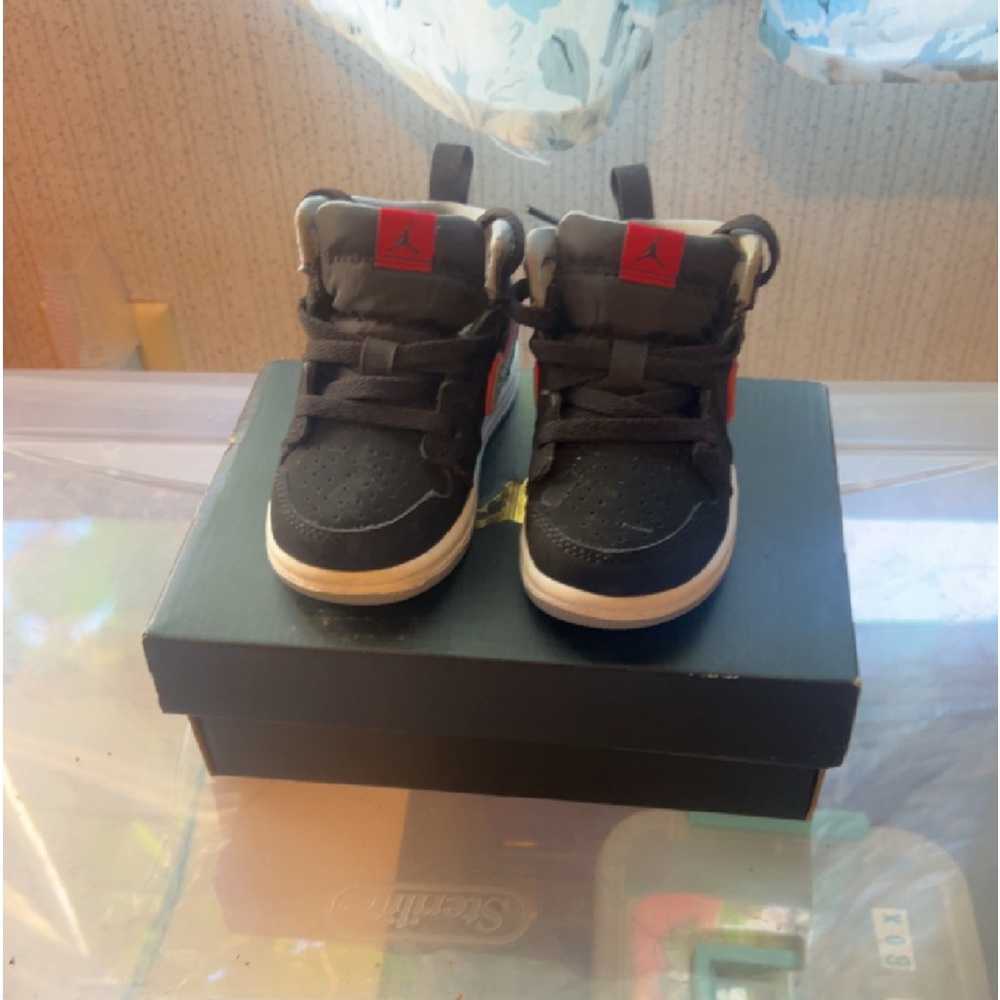 Jordan 1 mid